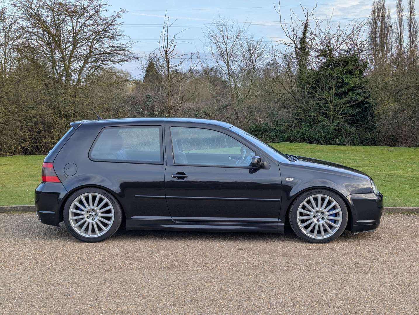 <p>2003 VW GOLF R32</p>