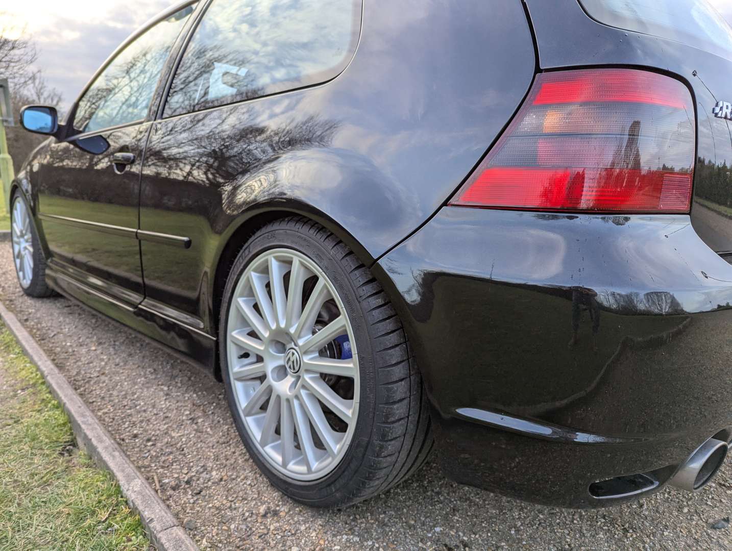 <p>2003 VW GOLF R32</p>