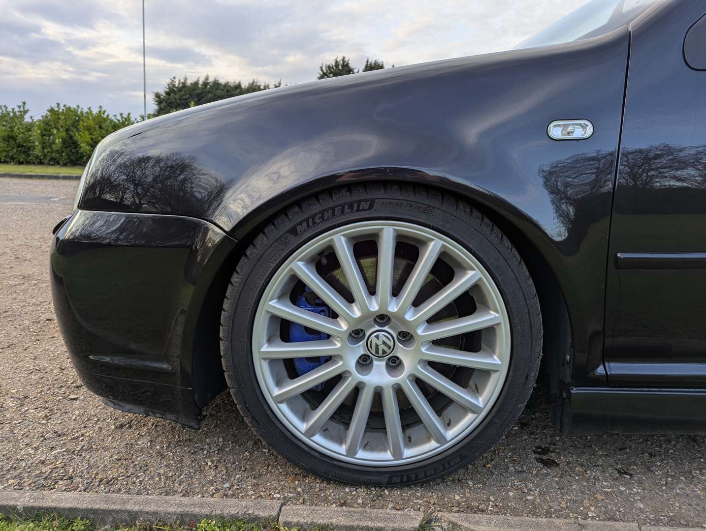 <p>2003 VW GOLF R32</p>