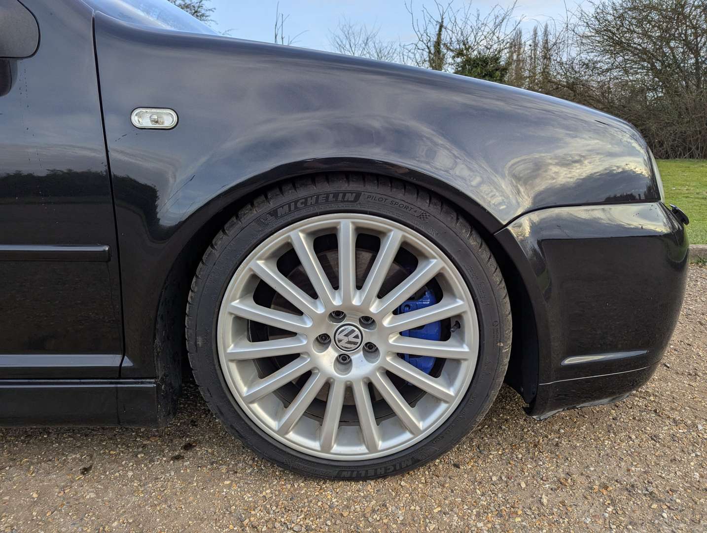 <p>2003 VW GOLF R32</p>