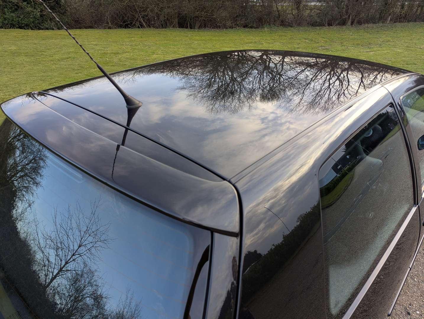 <p>2003 VW GOLF R32</p>
