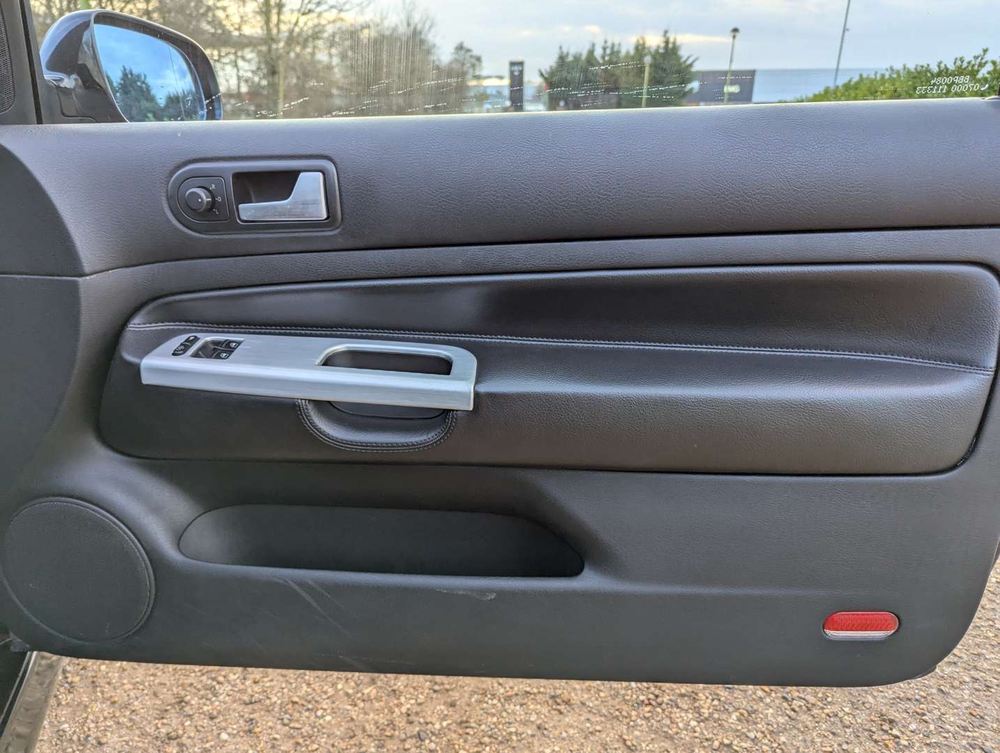 <p>2003 VW GOLF R32</p>