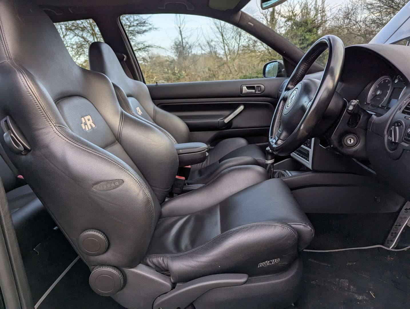 <p>2003 VW GOLF R32</p>