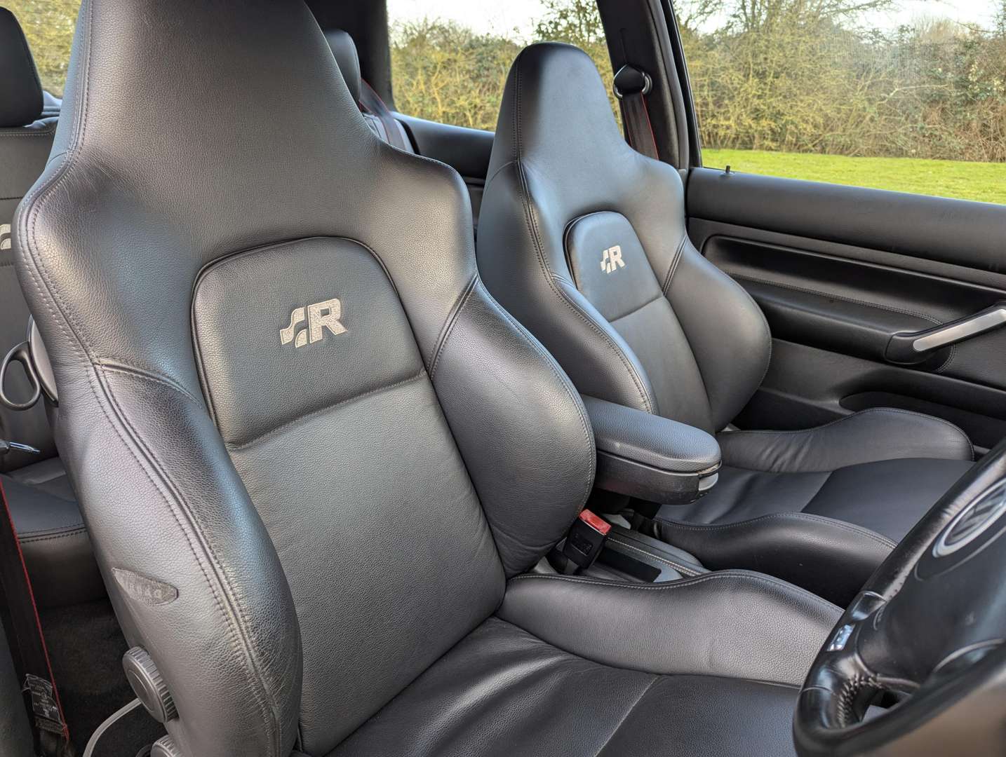 <p>2003 VW GOLF R32</p>