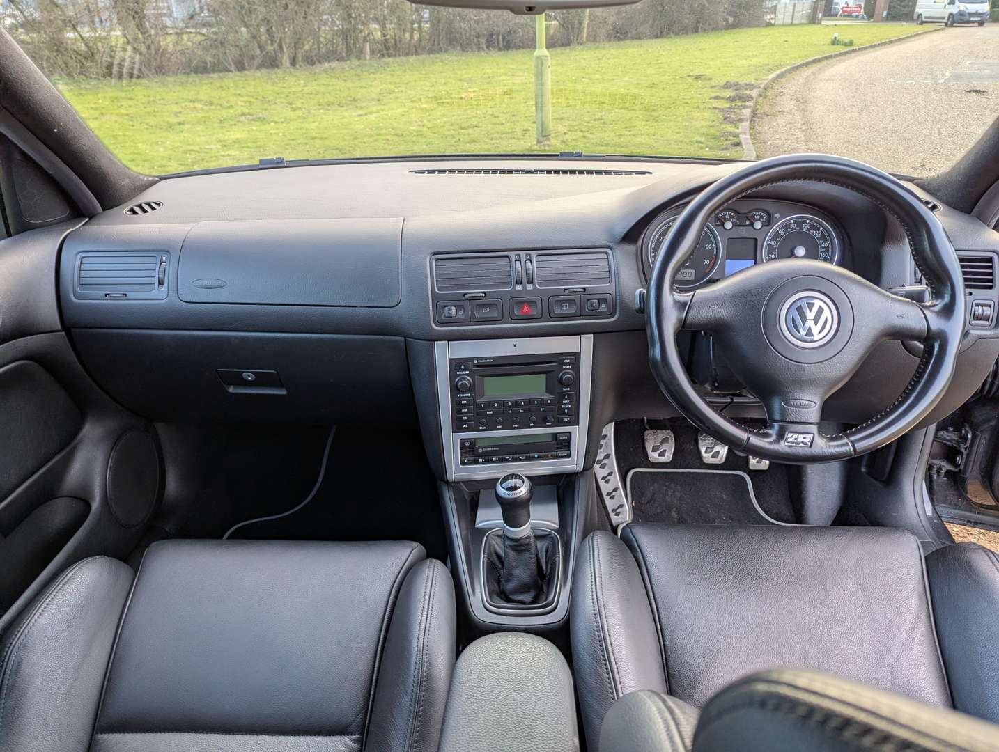 <p>2003 VW GOLF R32</p>
