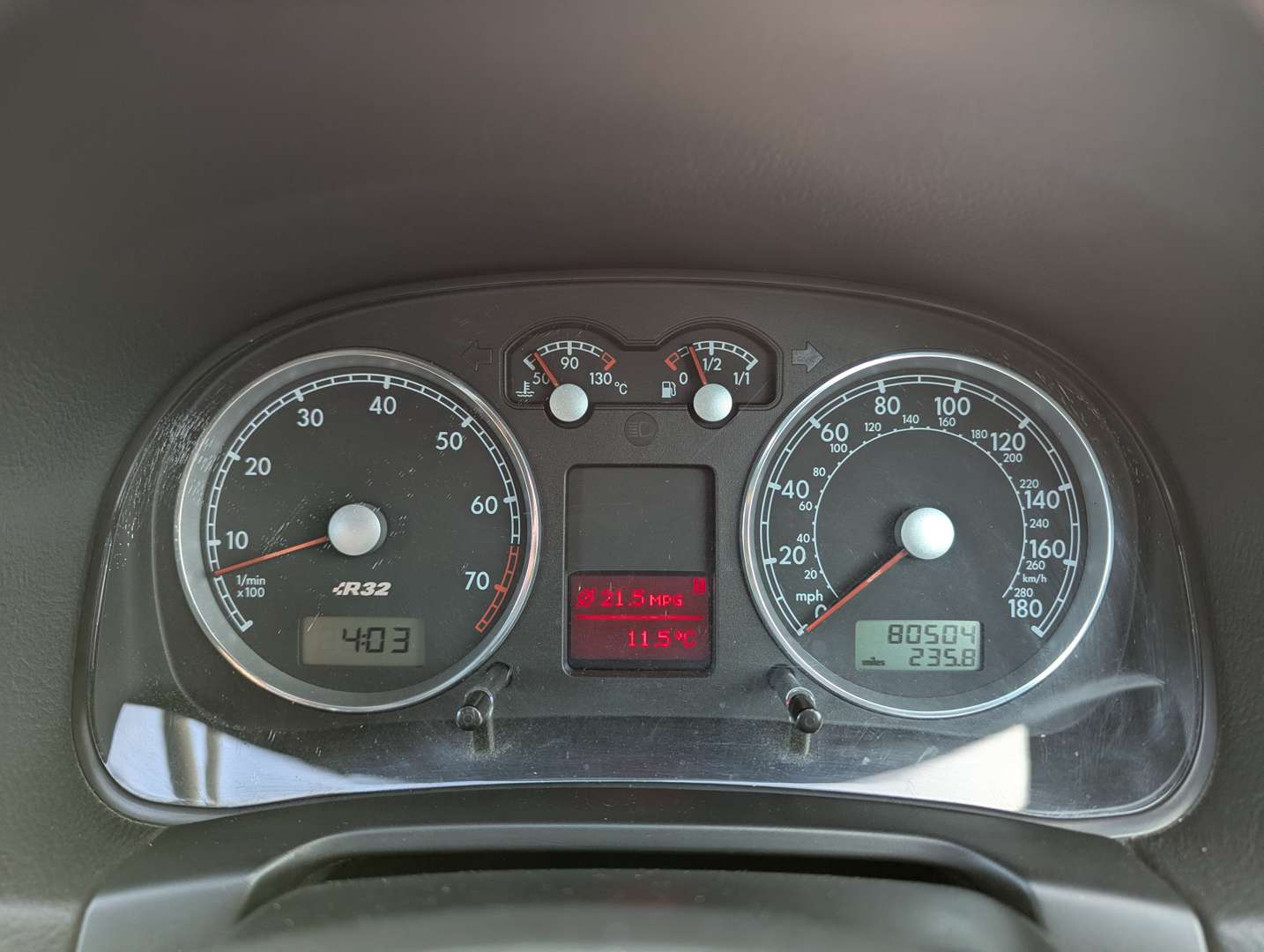 <p>2003 VW GOLF R32</p>