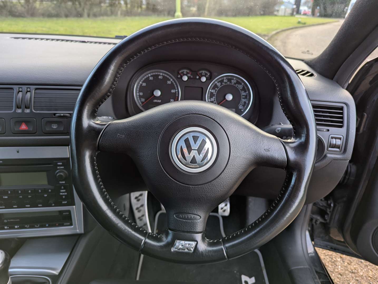 <p>2003 VW GOLF R32</p>