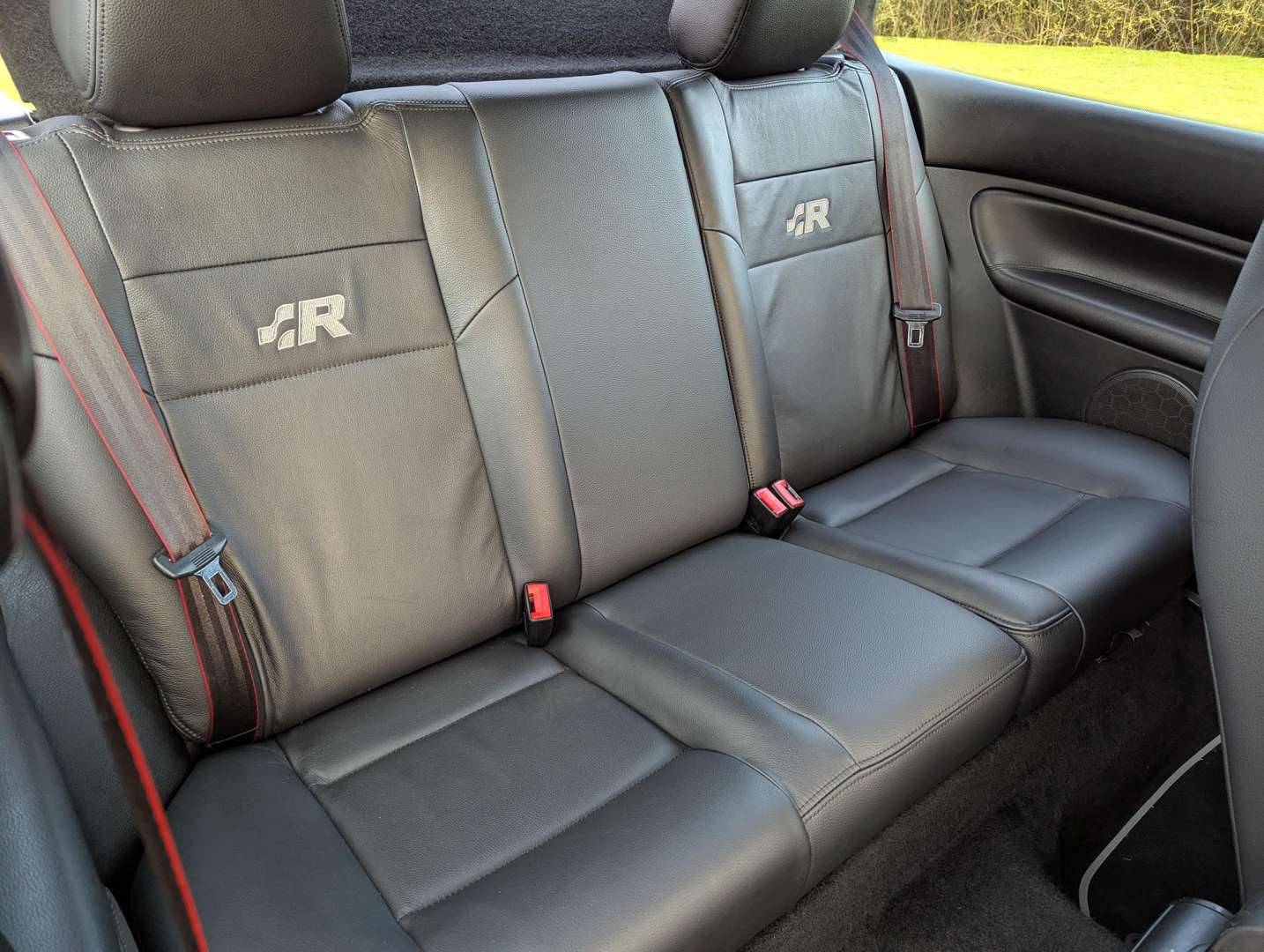 <p>2003 VW GOLF R32</p>