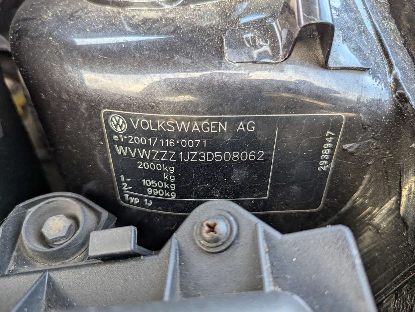 <p>2003 VW GOLF R32</p>