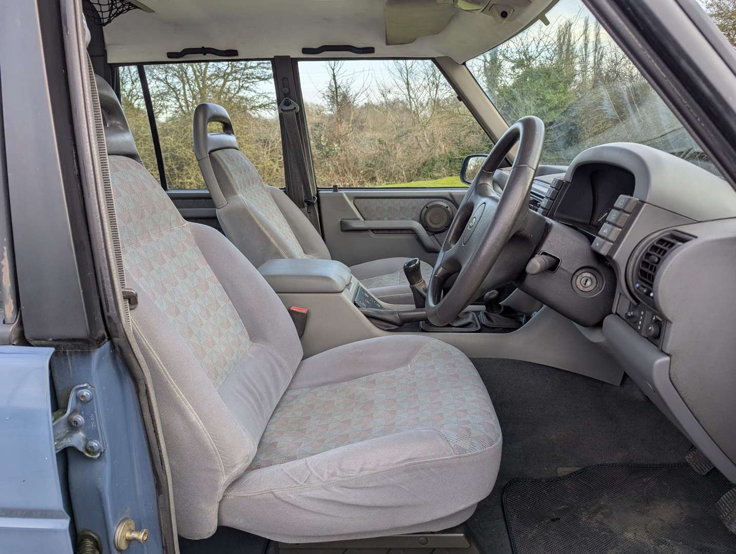 <p>1995 LAND ROVER DISCOVERY TDI</p>
