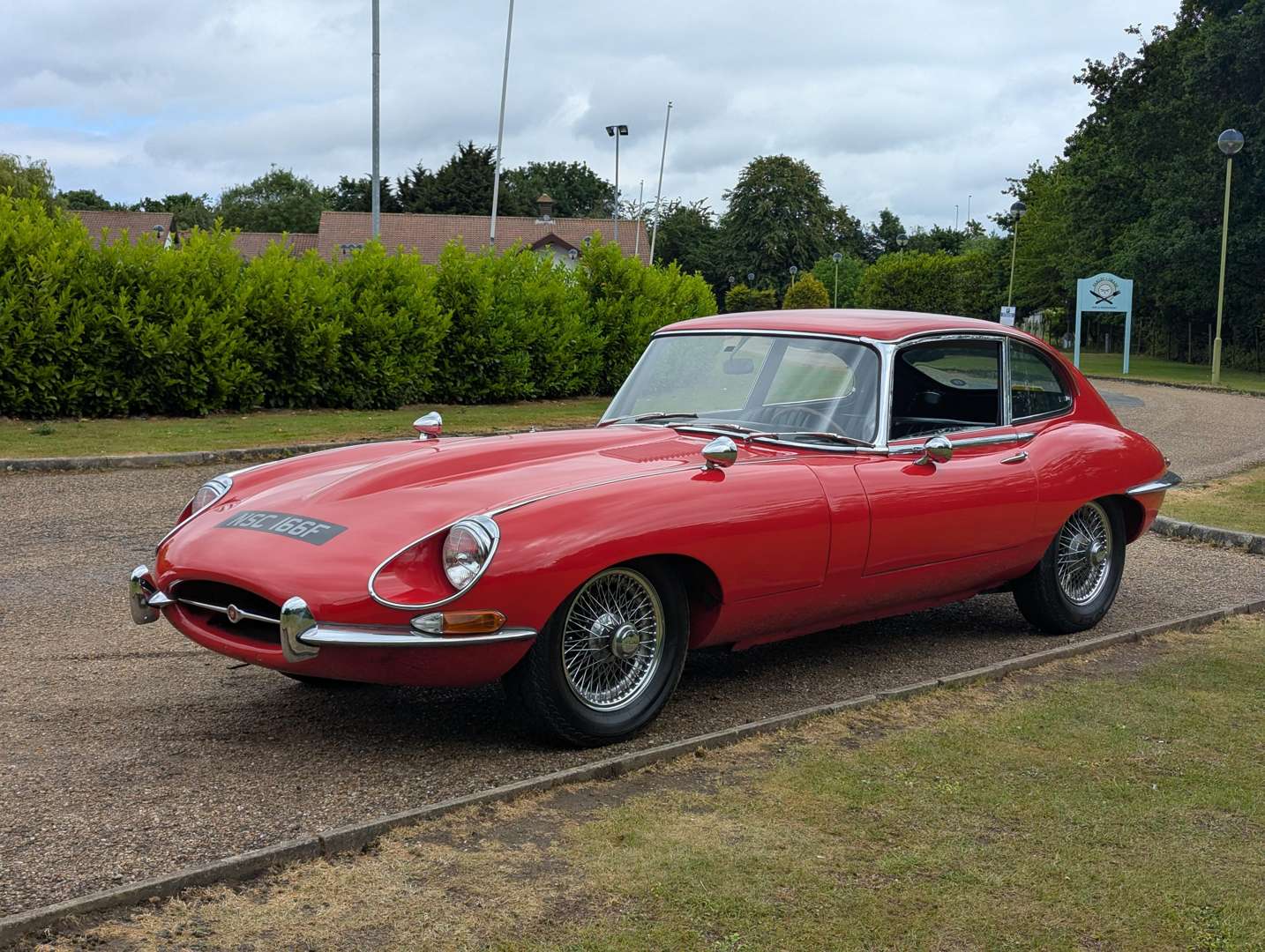 <p>1968 JAGUAR E-TYPE 2+2 4.2 SERIES 1½ COUPE AUTO LHD</p>