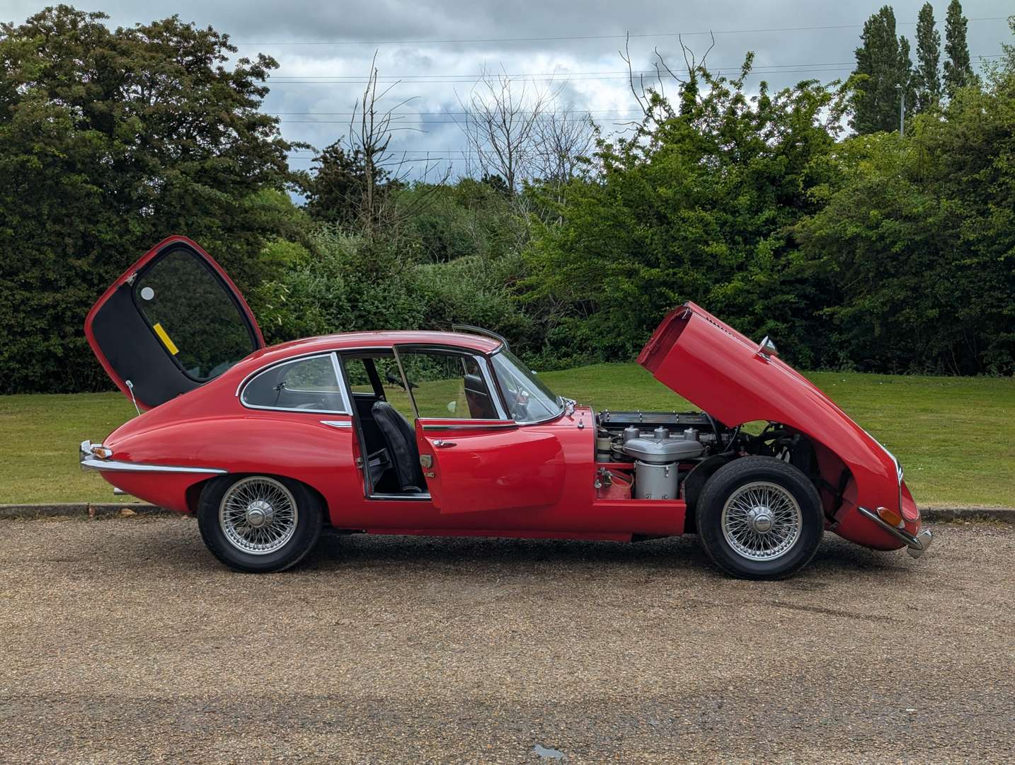 <p>1968 JAGUAR E-TYPE 2+2 4.2 SERIES 1½ COUPE AUTO LHD</p>
