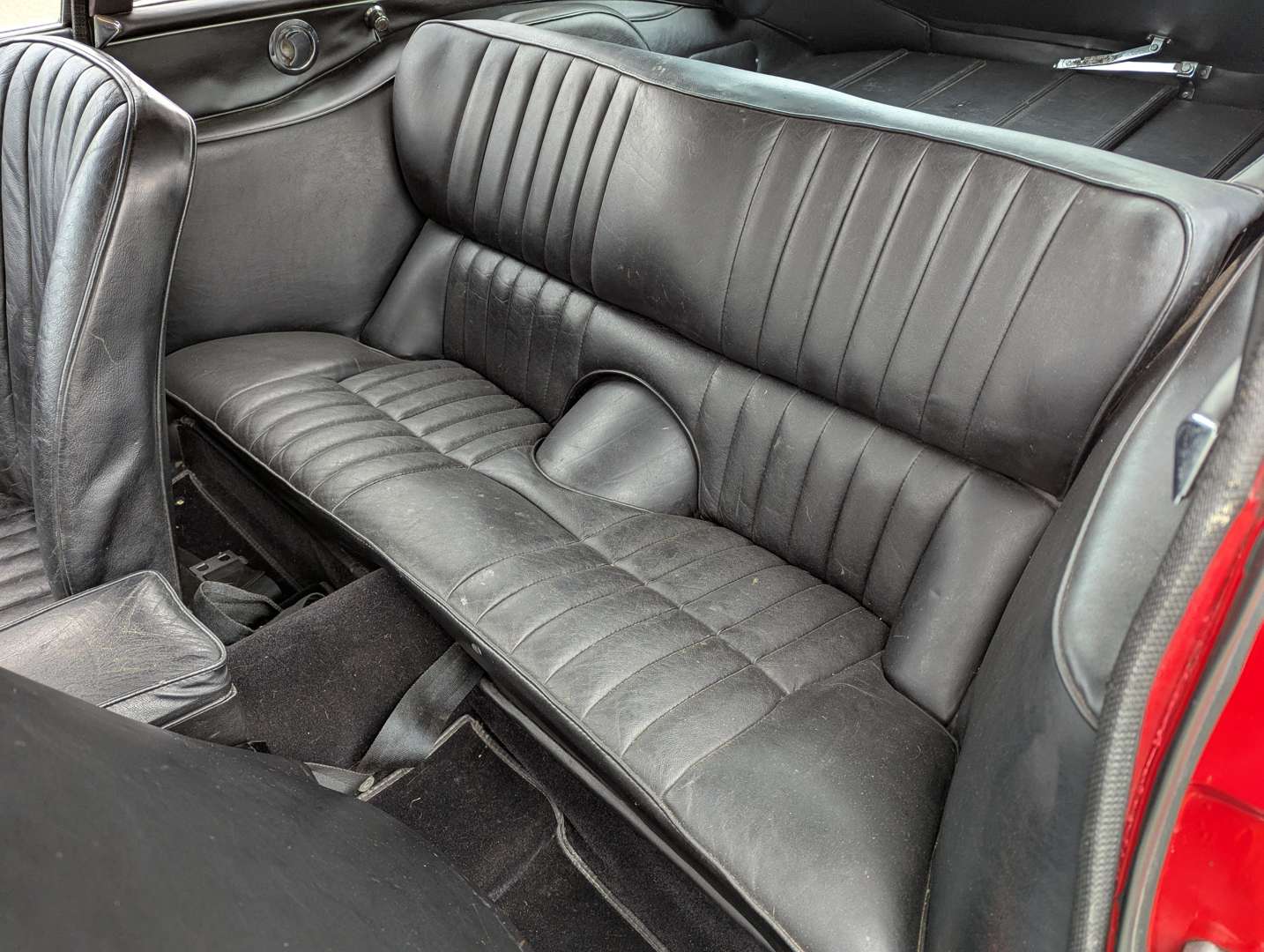 <p>1968 JAGUAR E-TYPE 2+2 4.2 SERIES 1½ COUPE AUTO LHD</p>