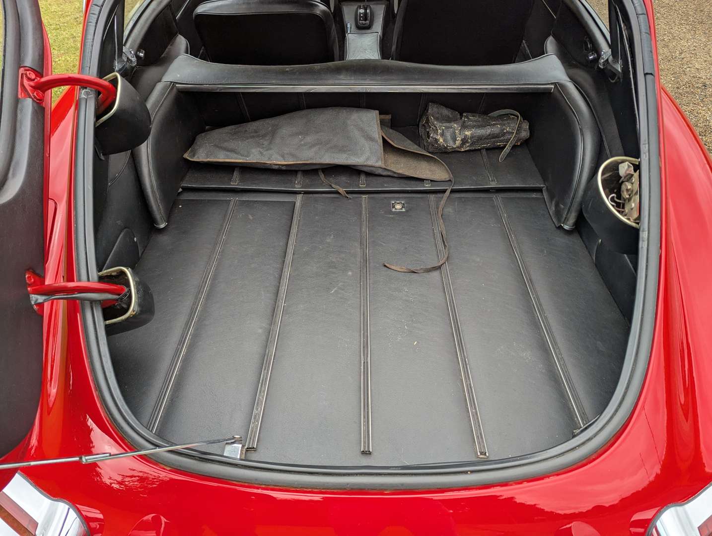<p>1968 JAGUAR E-TYPE 2+2 4.2 SERIES 1½ COUPE AUTO LHD</p>