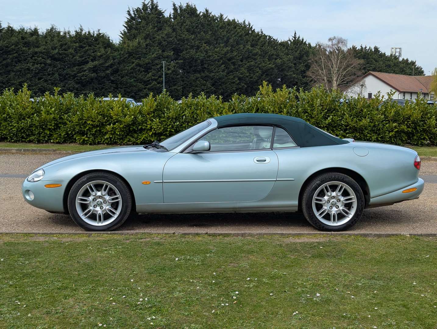 <p>2002 JAGUAR XK8 4.0 CONVERTIBLE AUTO</p>