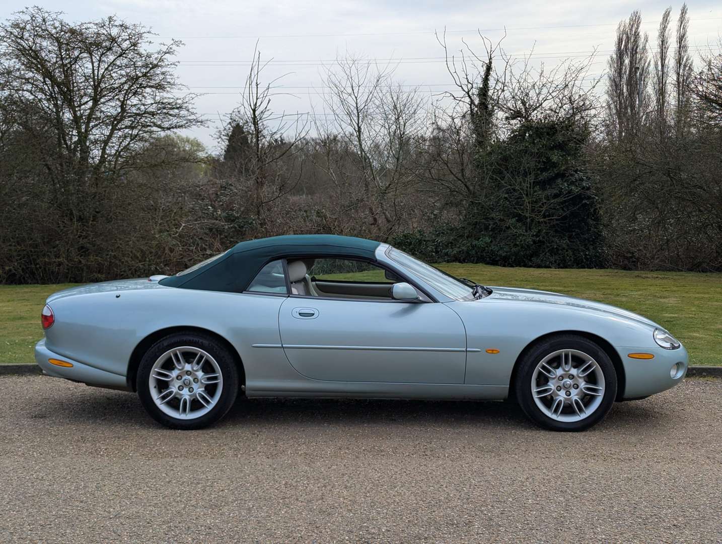 <p>2002 JAGUAR XK8 4.0 CONVERTIBLE AUTO</p>