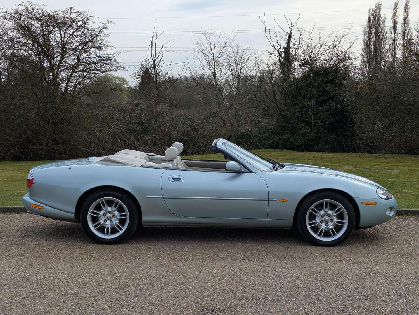 <p>2002 JAGUAR XK8 4.0 CONVERTIBLE AUTO</p>