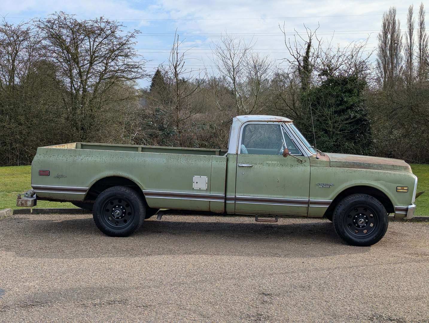 <p>1969 CHEVROLET CST/30 PICK-UP LHD</p>
