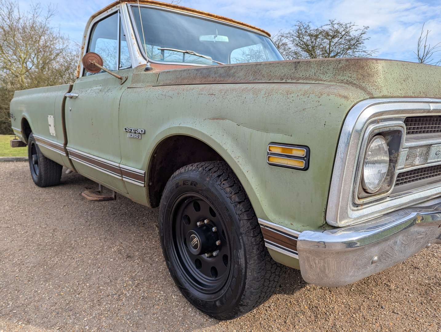 <p>1969 CHEVROLET CST/30 PICK-UP LHD</p>