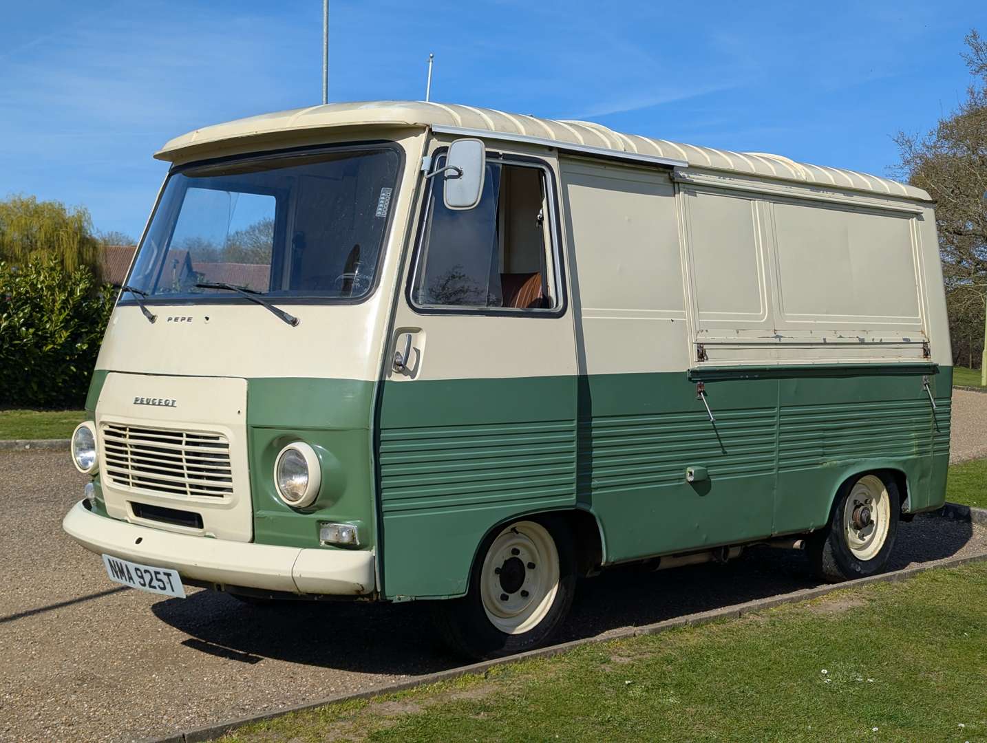 <p>1979 PEUGEOT J7 VAN LHD</p>