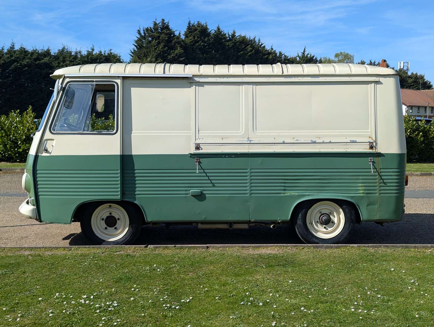 <p>1979 PEUGEOT J7 VAN LHD</p>