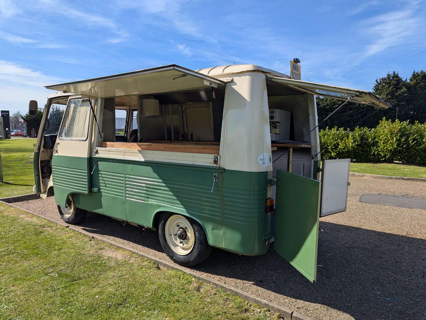 <p>1979 PEUGEOT J7 VAN LHD</p>