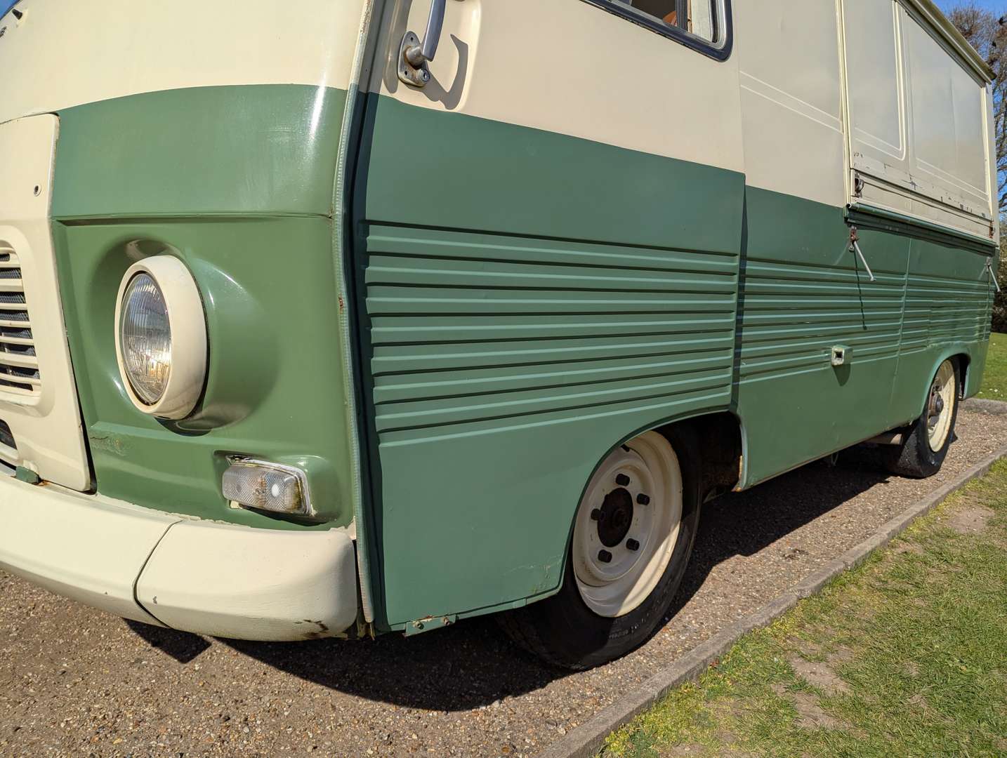 <p>1979 PEUGEOT J7 VAN LHD</p>