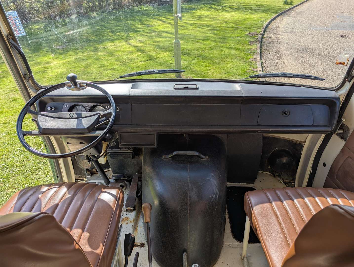 <p>1979 PEUGEOT J7 VAN LHD</p>