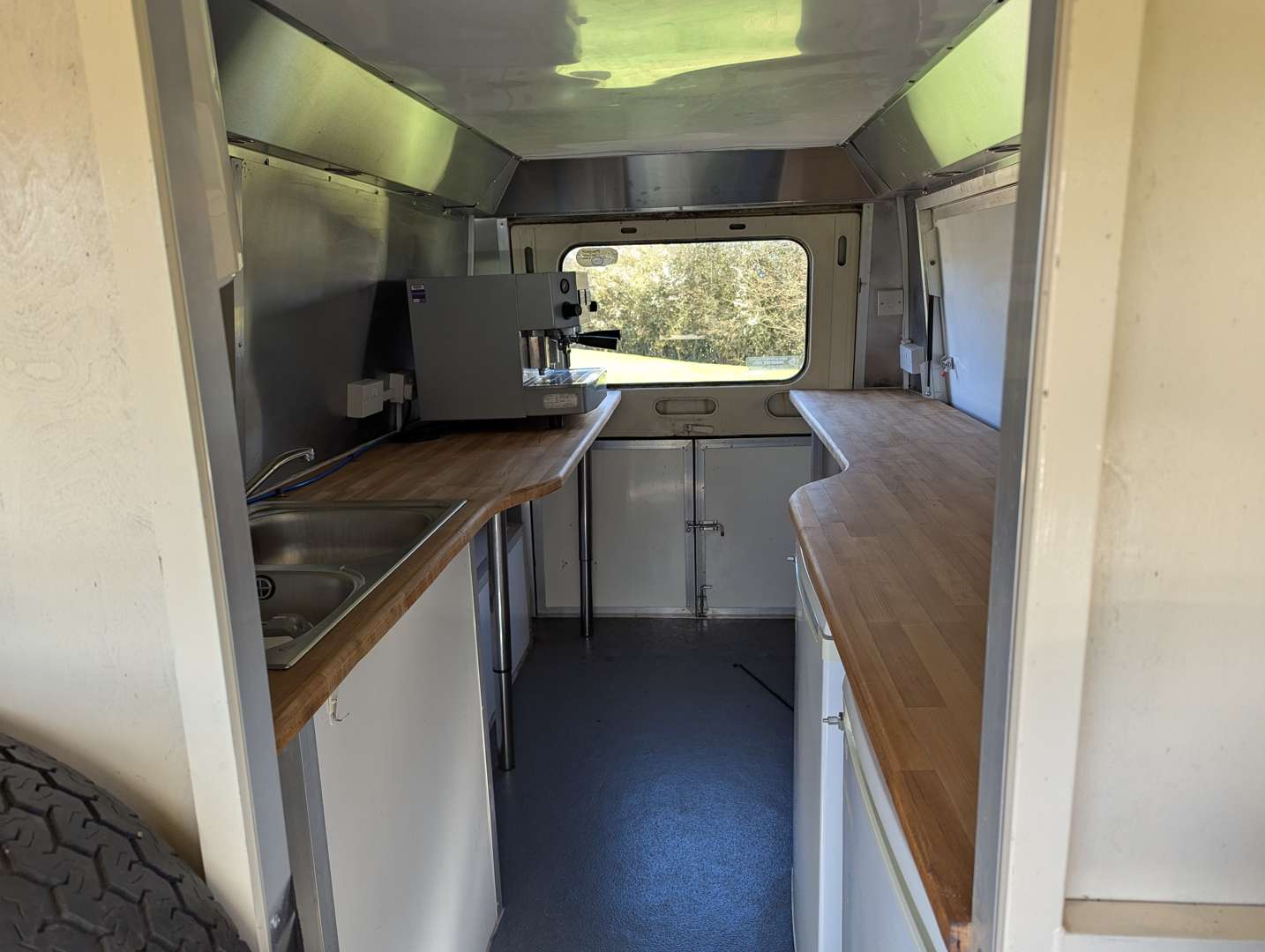 <p>1979 PEUGEOT J7 VAN LHD</p>