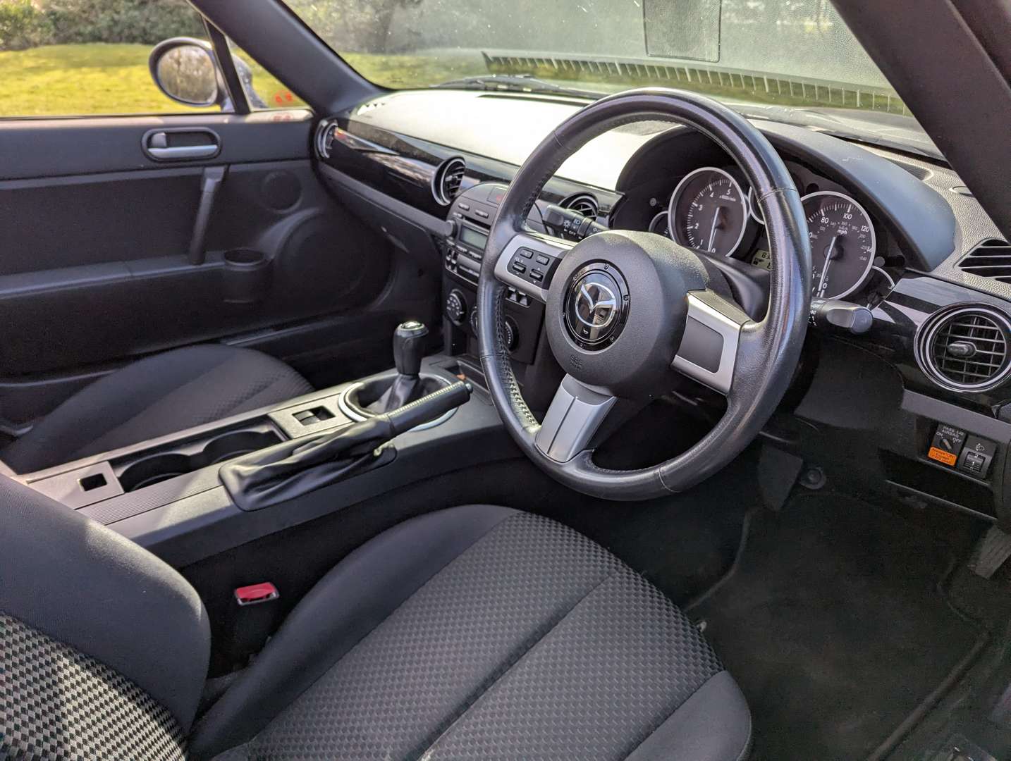 <p>2008 MAZDA MX-5</p>