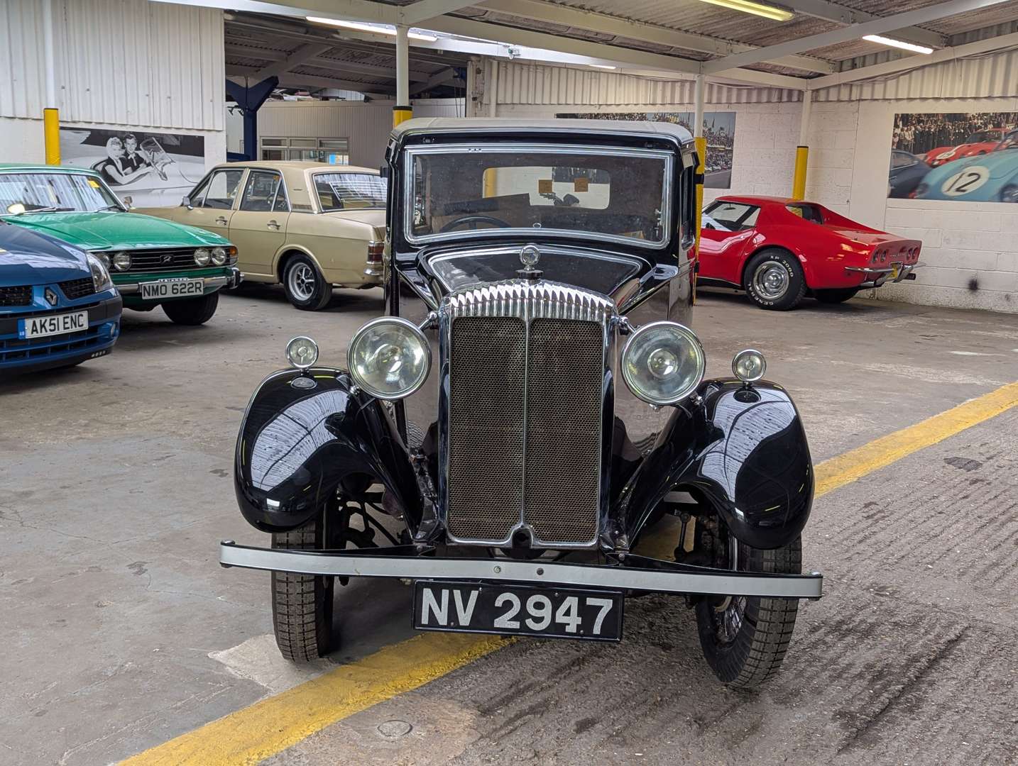 <p>1933 DAIMLER 15</p>