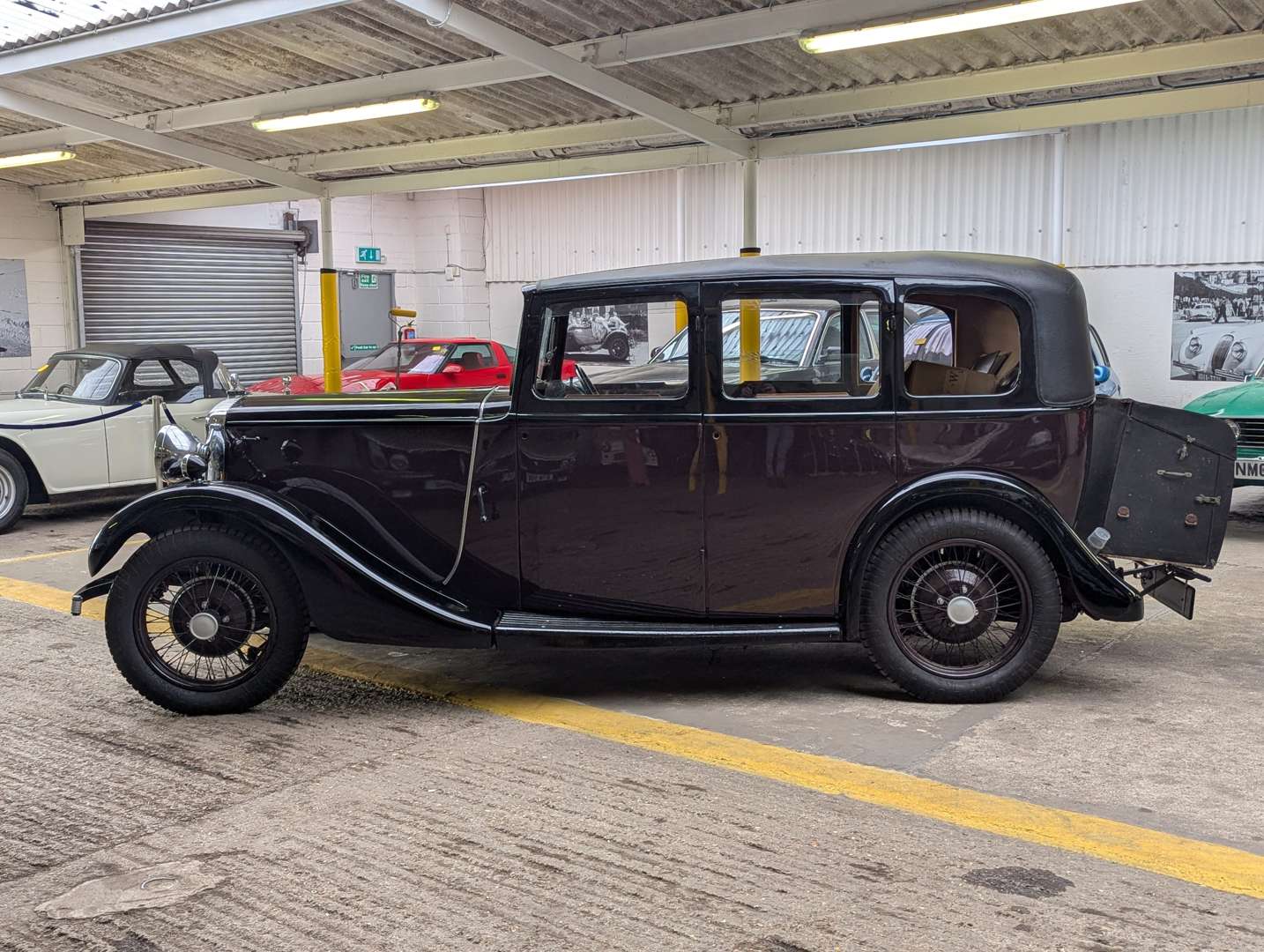 <p>1933 DAIMLER 15</p>
