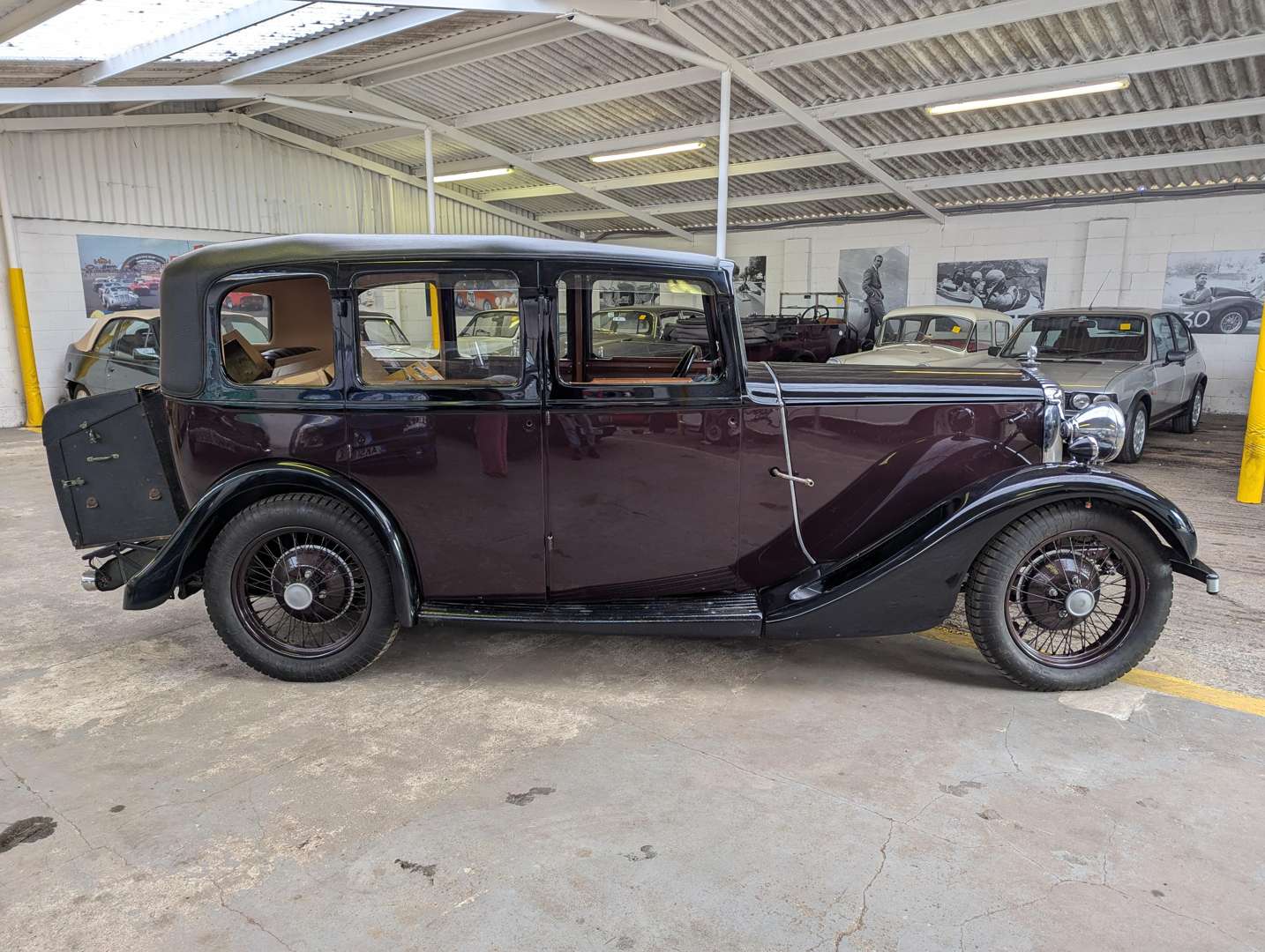 <p>1933 DAIMLER 15</p>