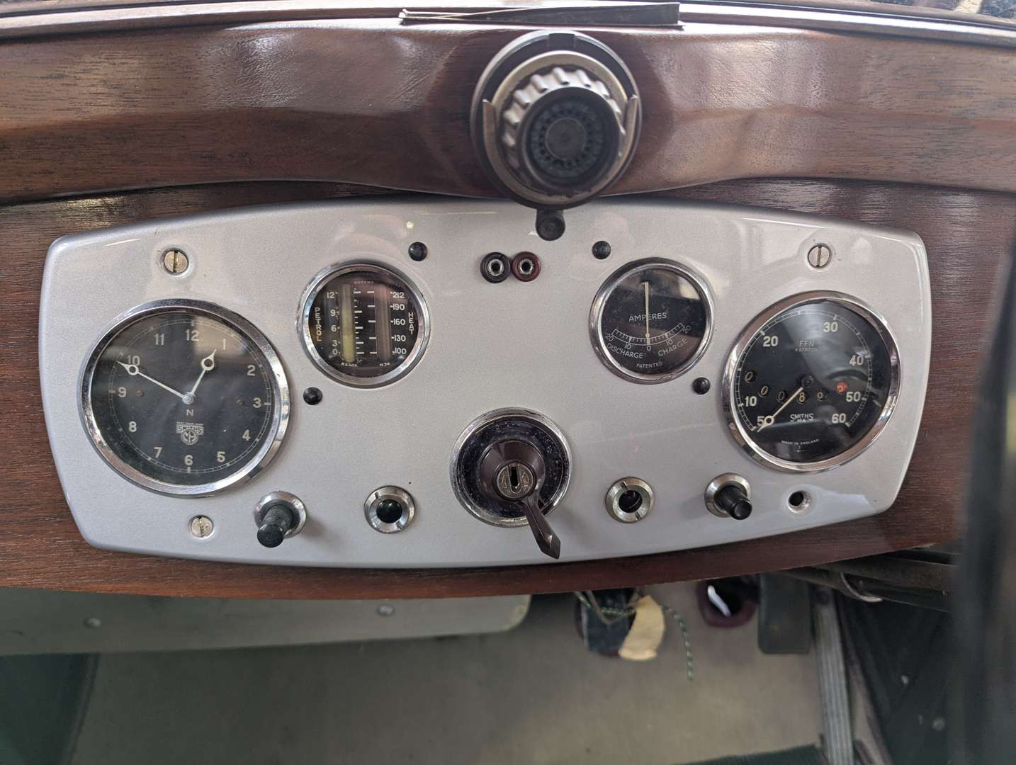 <p>1933 DAIMLER 15</p>