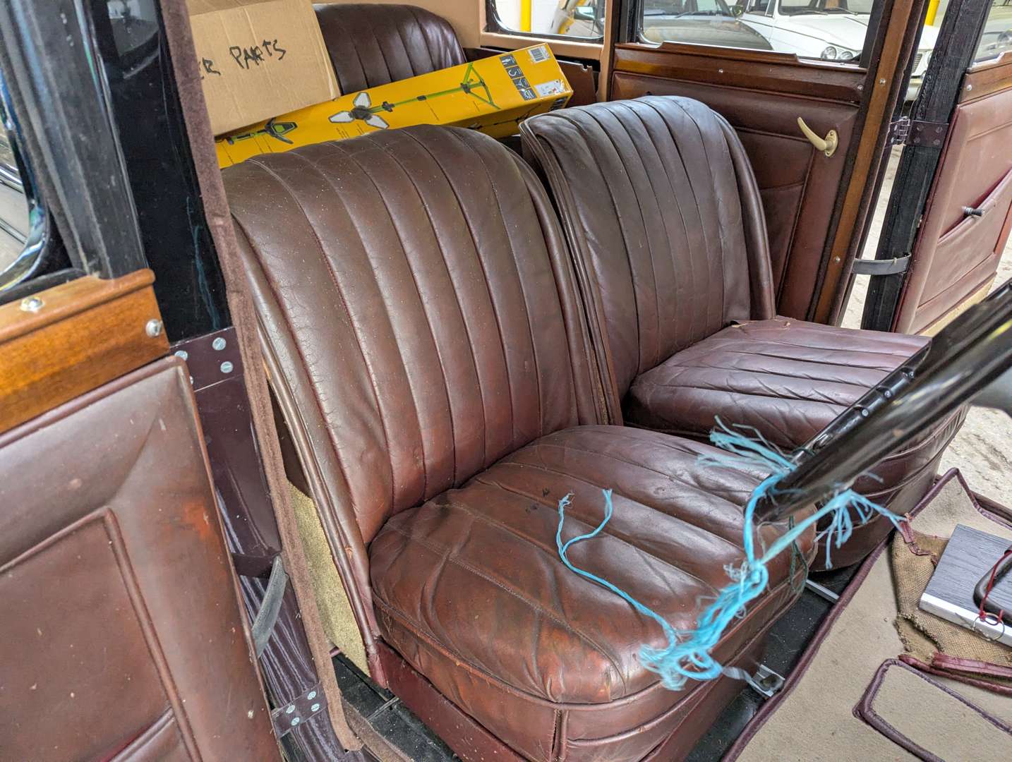 <p>1933 DAIMLER 15</p>