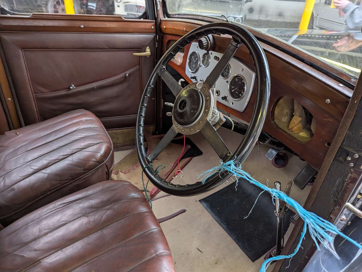 <p>1933 DAIMLER 15</p>
