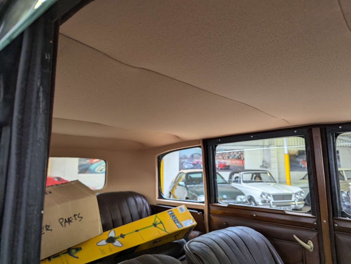 <p>1933 DAIMLER 15</p>