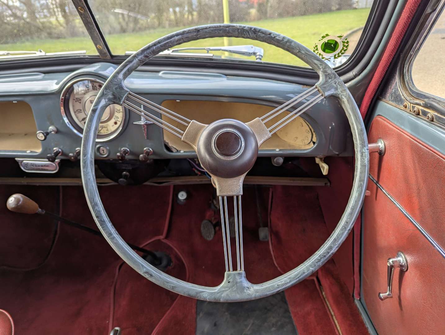 <p>1955 MORRIS MINOR</p>