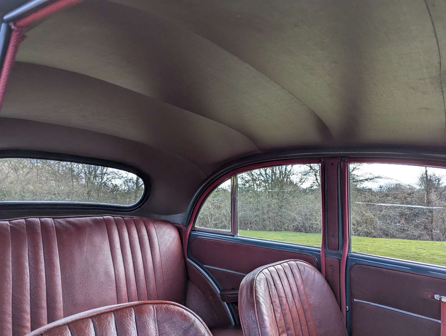 <p>1955 MORRIS MINOR</p>