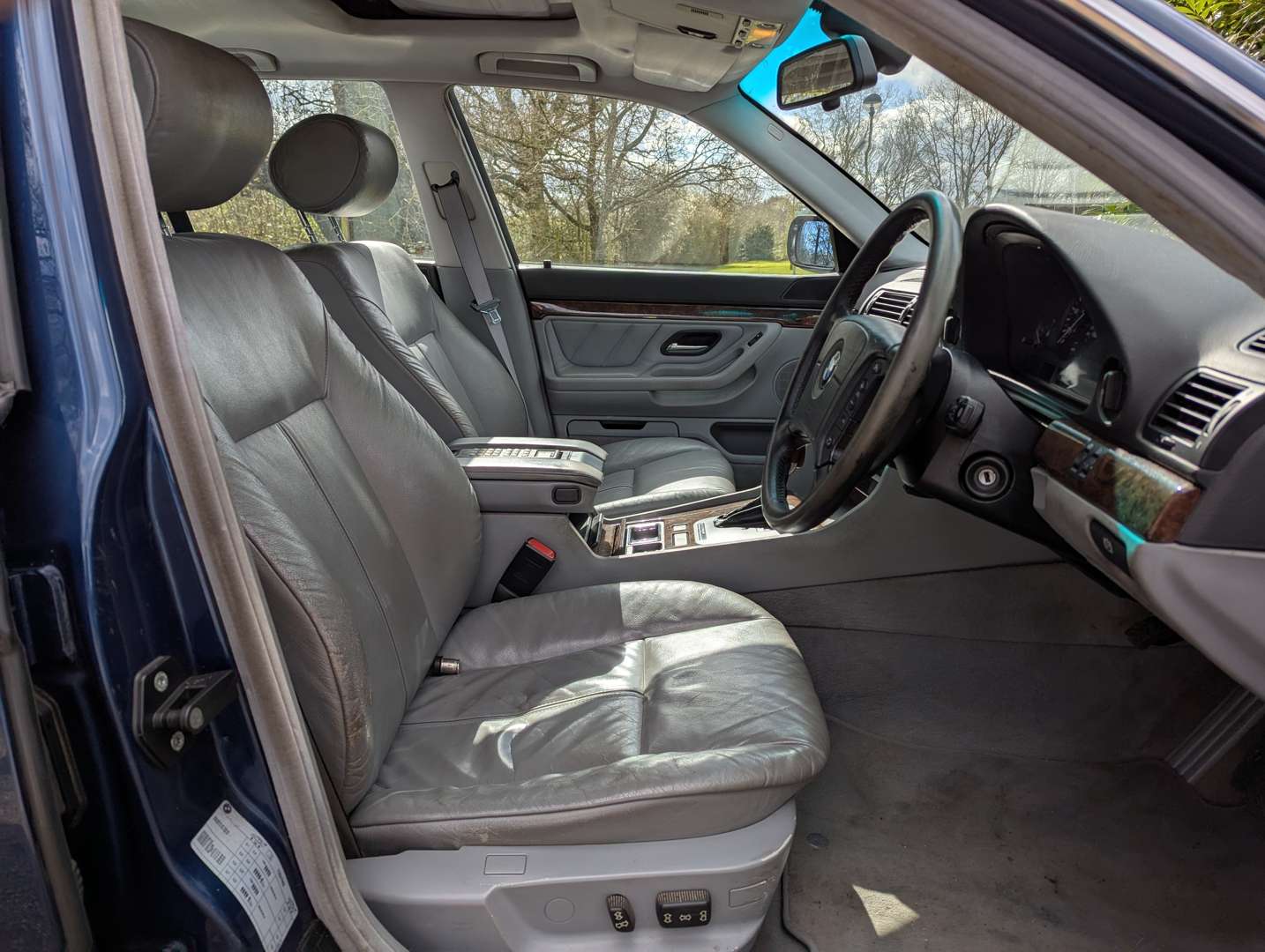 <p>1998 BMW 735I AUTO</p>