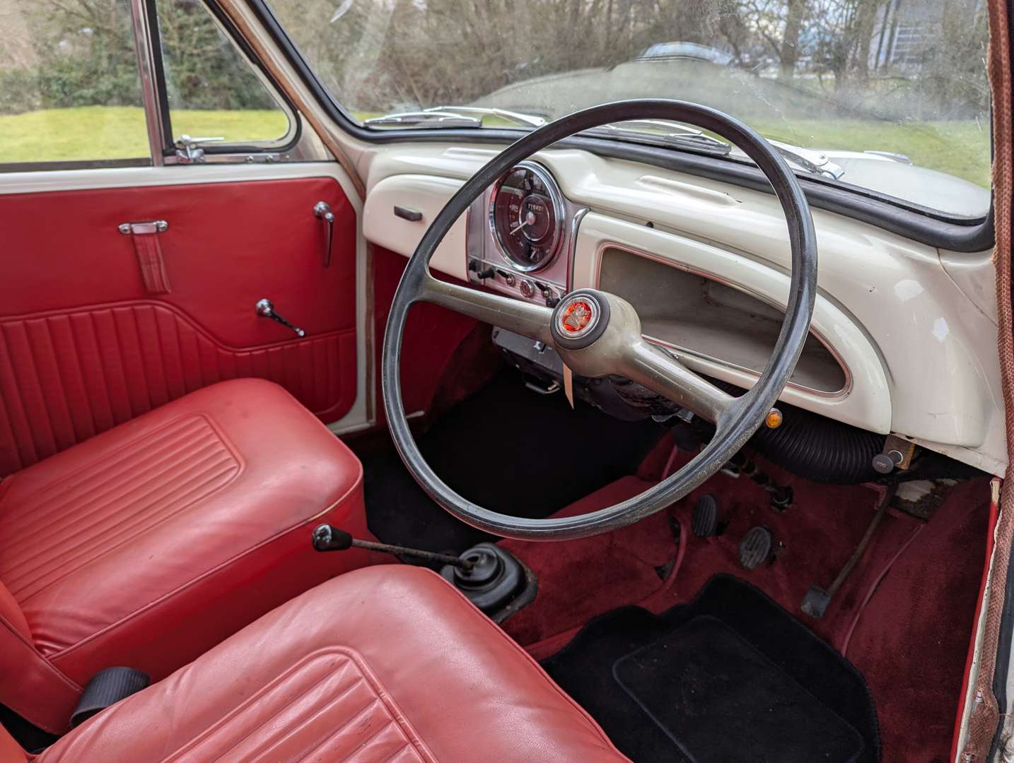 <p>1968 MORRIS MINOR</p>