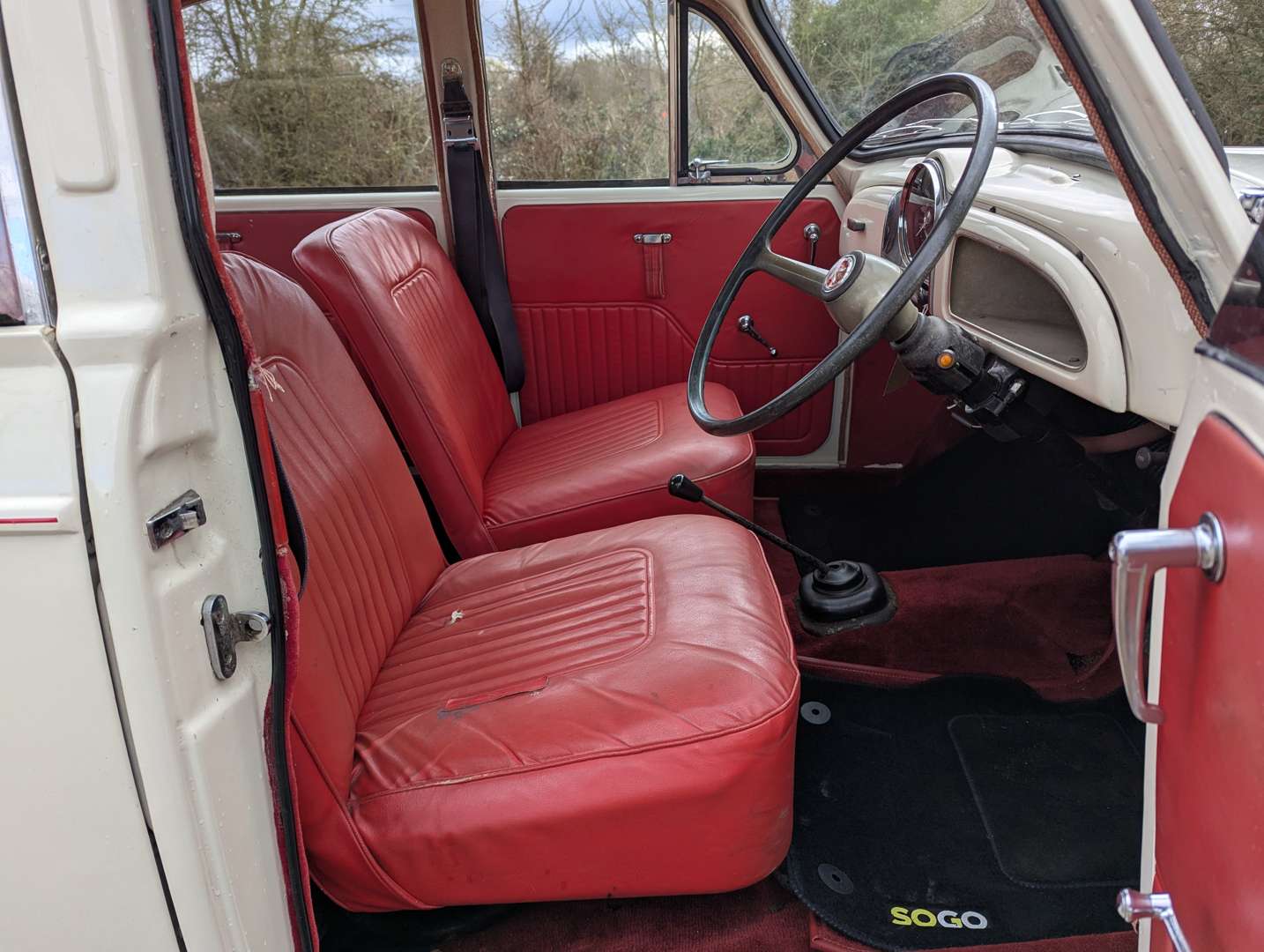 <p>1968 MORRIS MINOR</p>