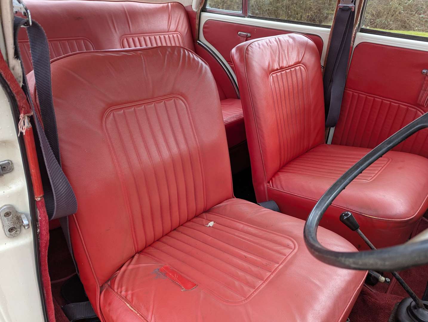 <p>1968 MORRIS MINOR</p>