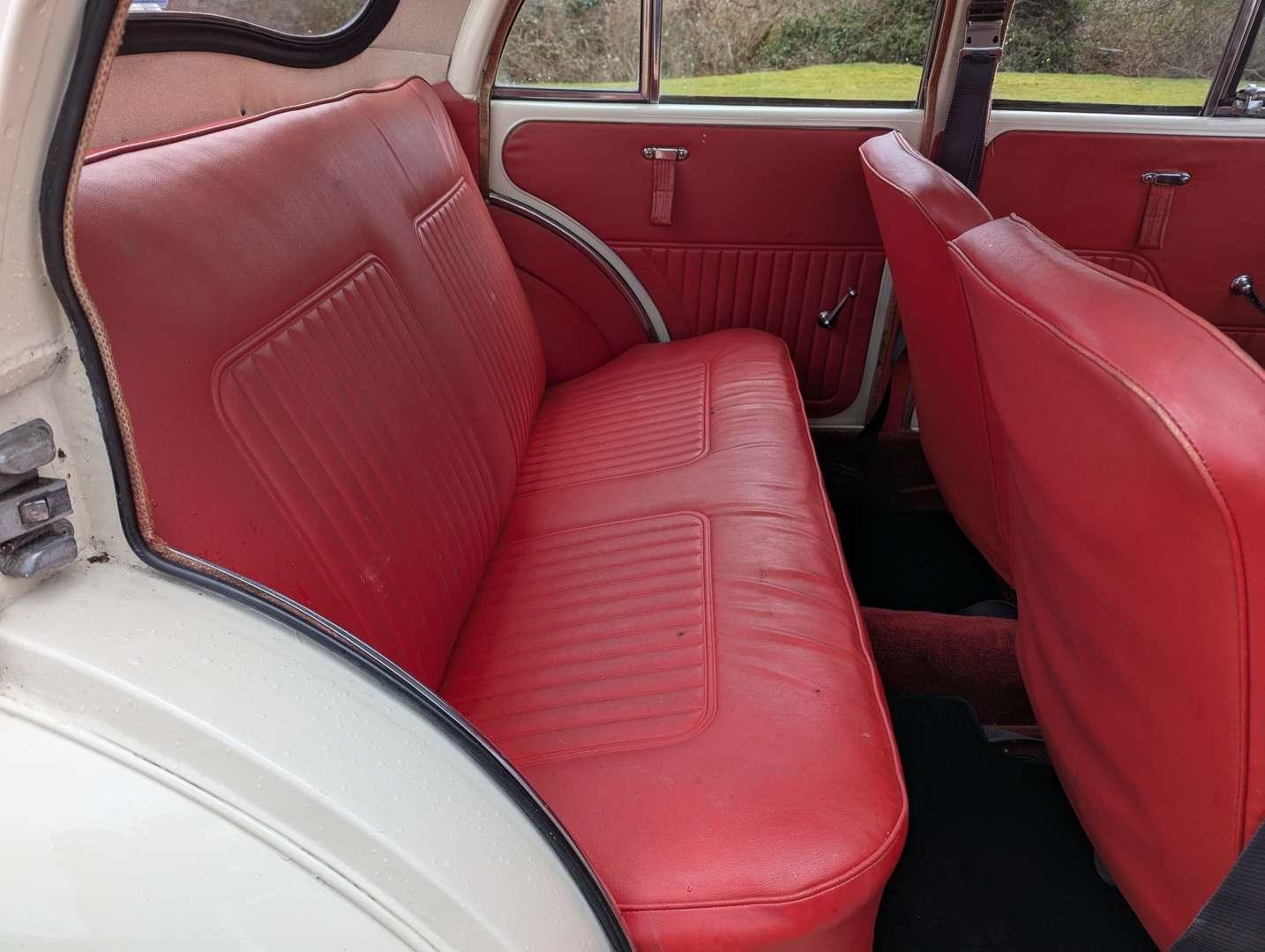 <p>1968 MORRIS MINOR</p>