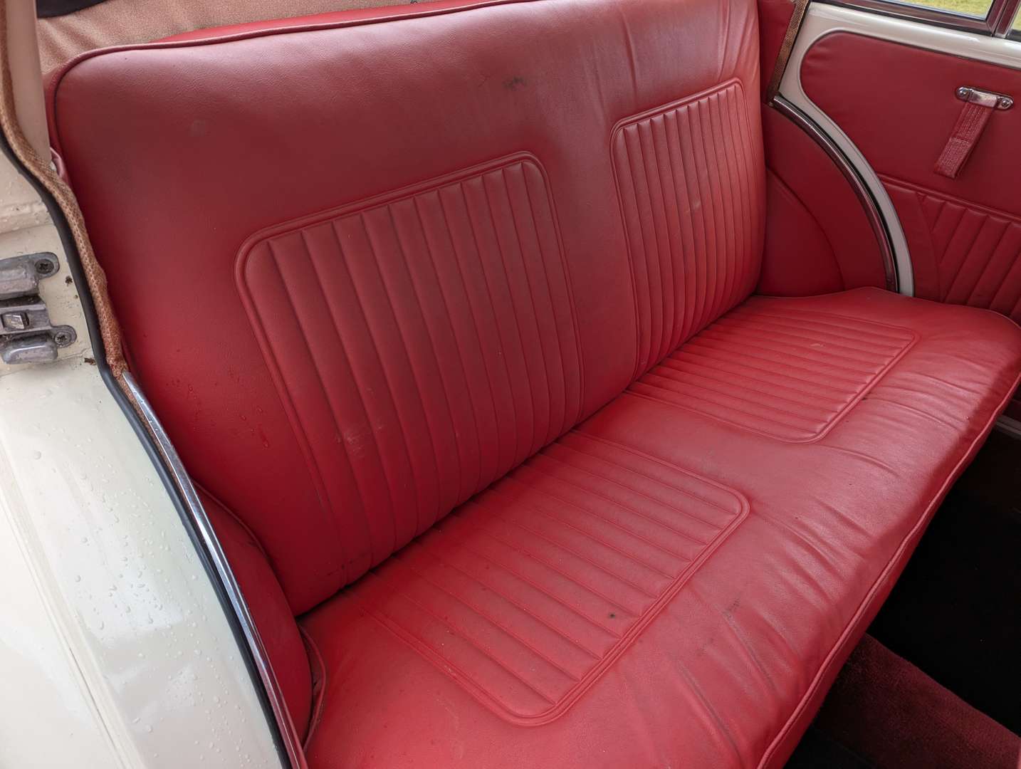 <p>1968 MORRIS MINOR</p>