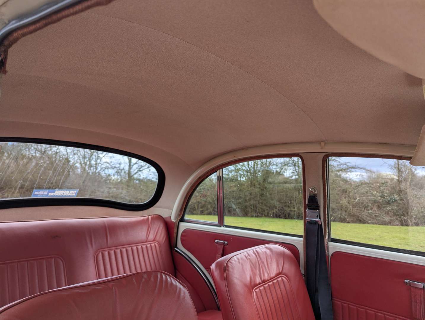 <p>1968 MORRIS MINOR</p>