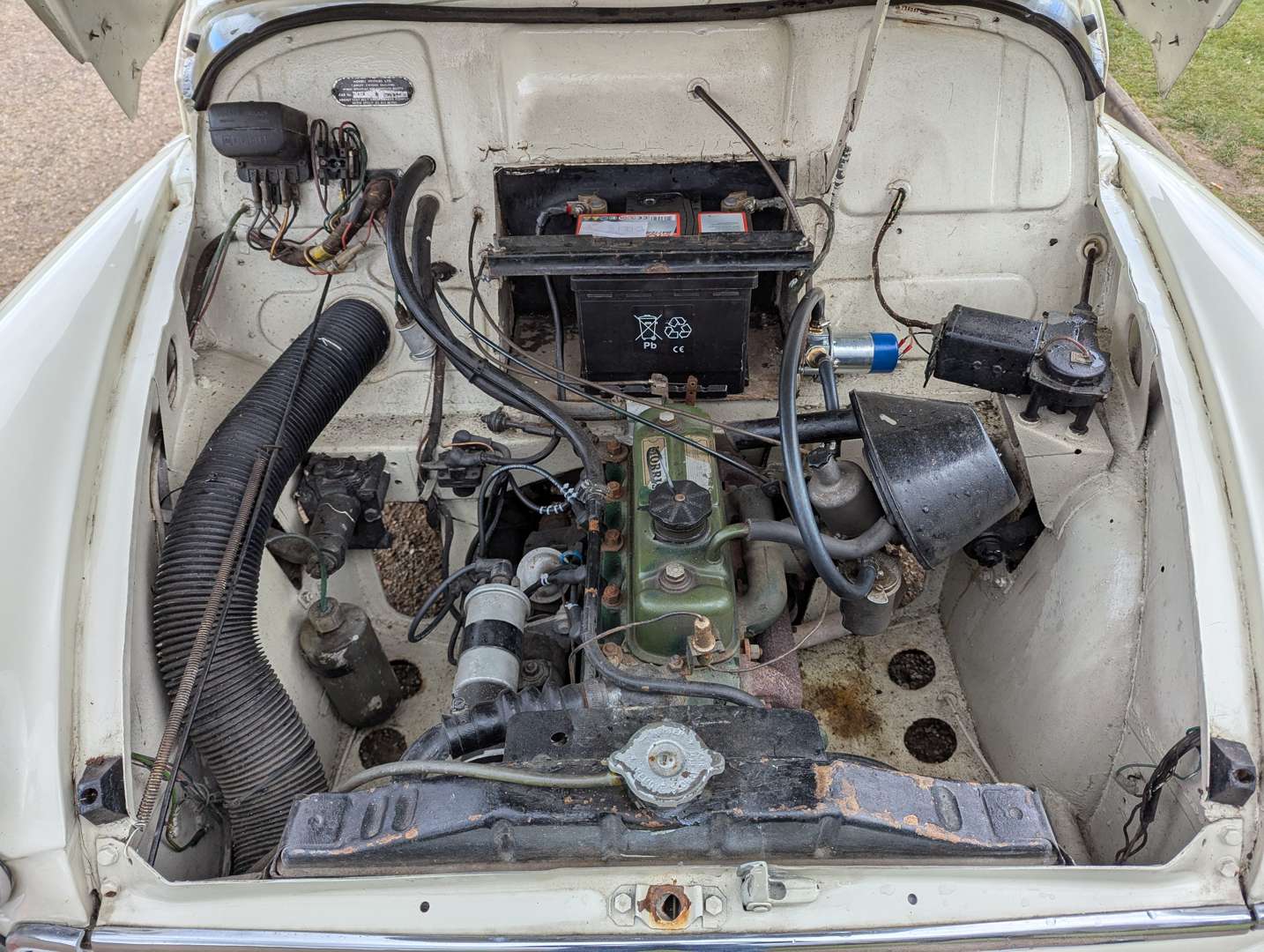 <p>1968 MORRIS MINOR</p>