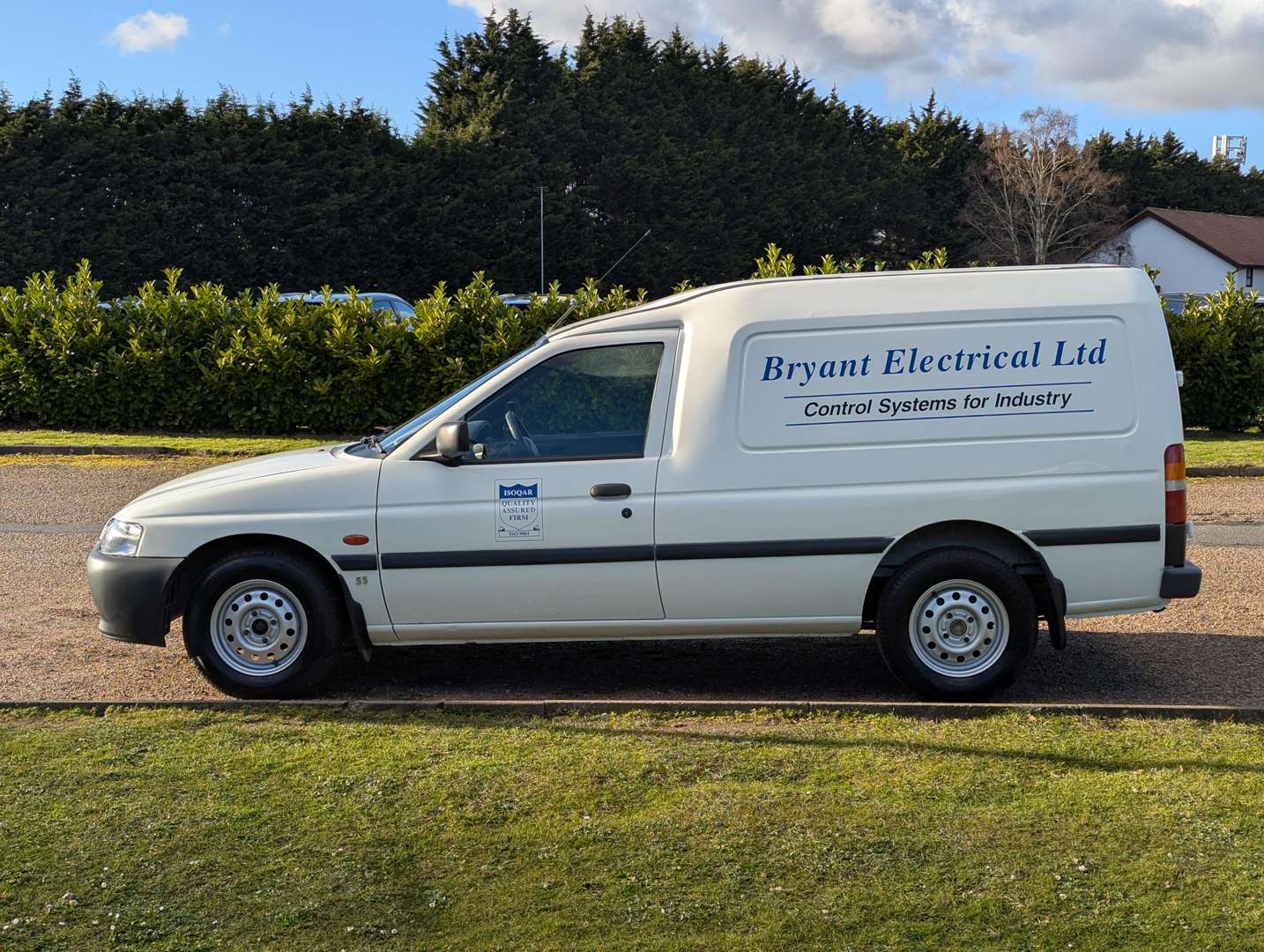 <p>2001 FORD ESCORT 55 D VAN ONE REGISTERED OWNER</p>