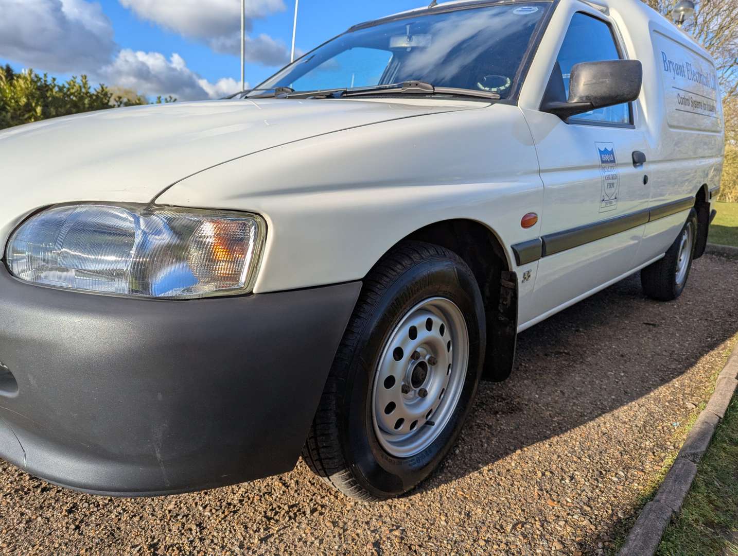 <p>2001 FORD ESCORT 55 D VAN ONE REGISTERED OWNER</p>