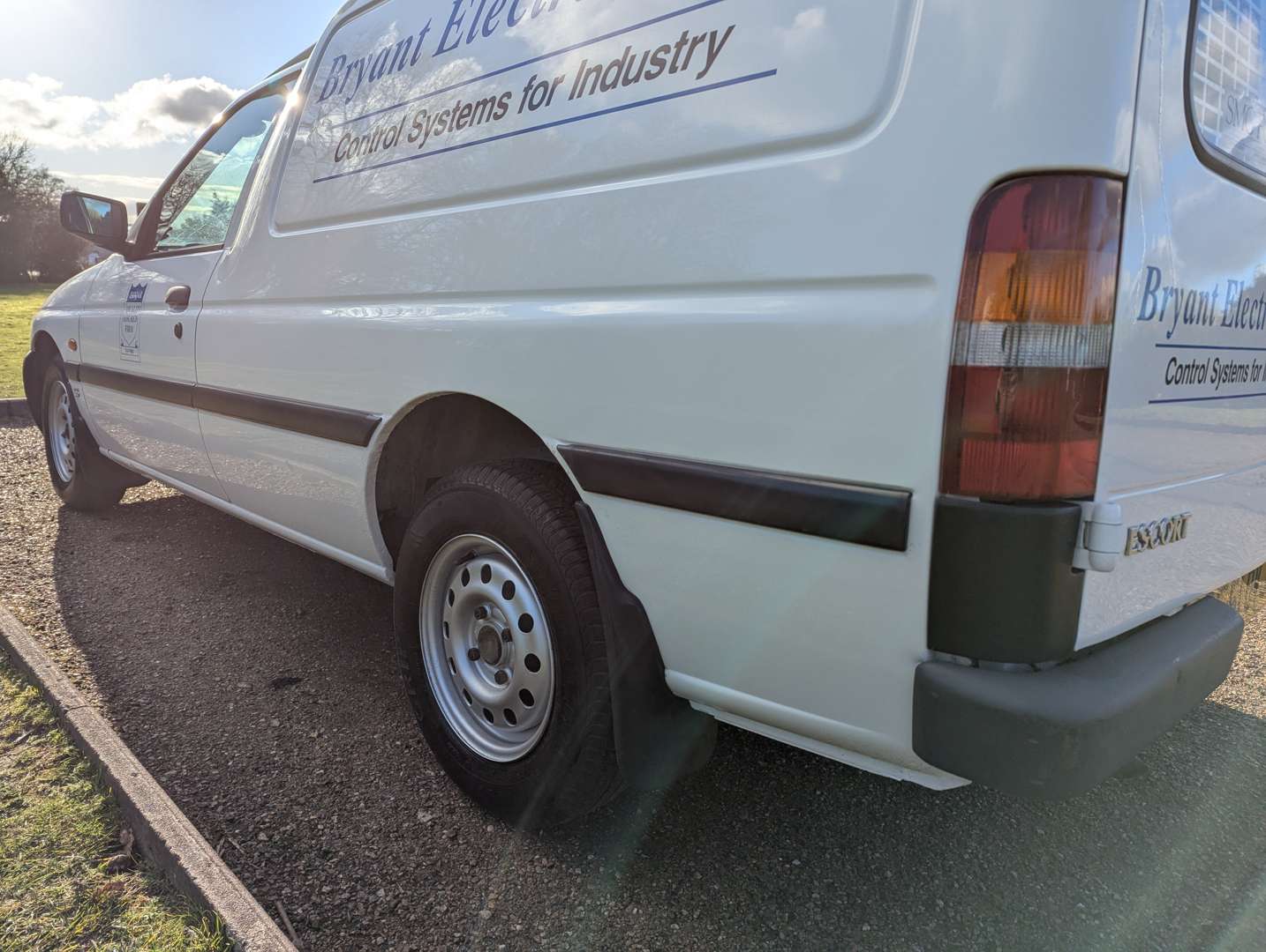<p>2001 FORD ESCORT 55 D VAN ONE REGISTERED OWNER</p>